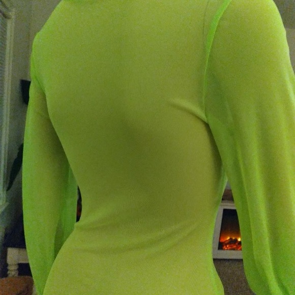 🔫 Neon green dream Coverup is sheer, long sleeve and drapes all the way down. - Picture 5 of 6